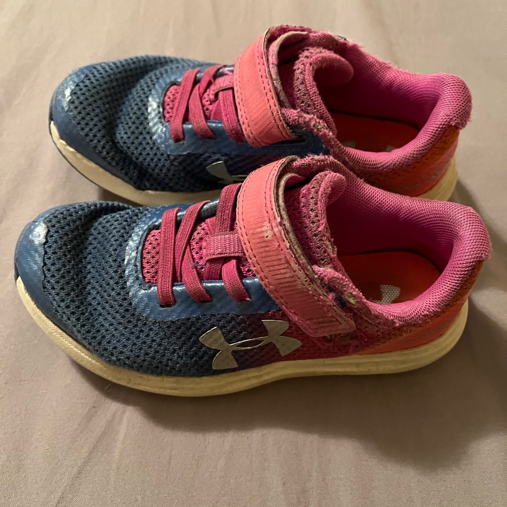 Girls Underarmour Gym Shoes